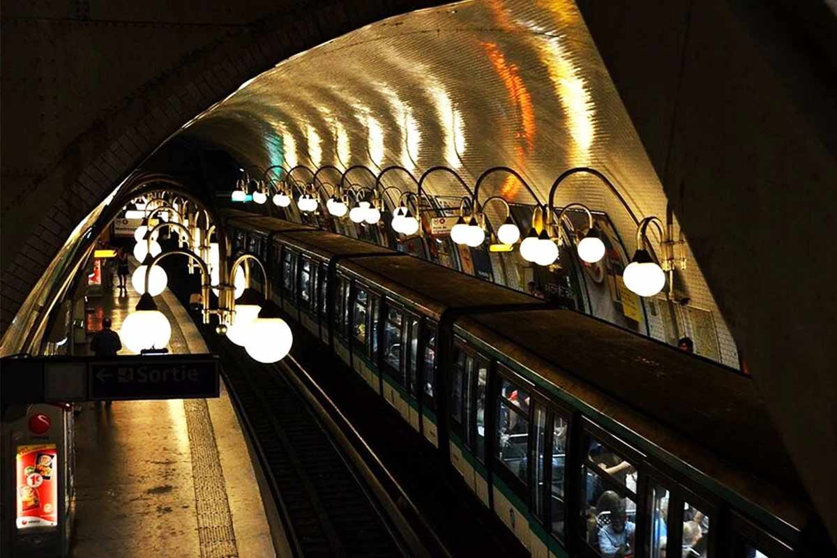 کنترل خیرگی در ایستگاه‌های پرنور قطار