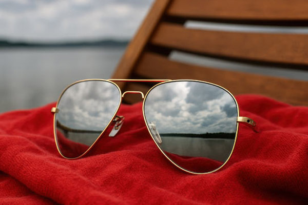 دید بهتر در روزهای ابری با انتخاب درست رنگ لنز عینک آفتابی