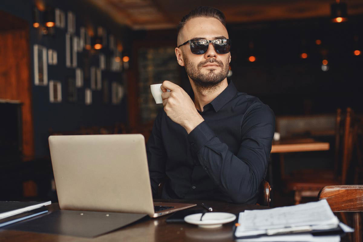 عینک آفتابی و تأثیر آن بر افزایش بهره‌وری در محیط‌های کاری