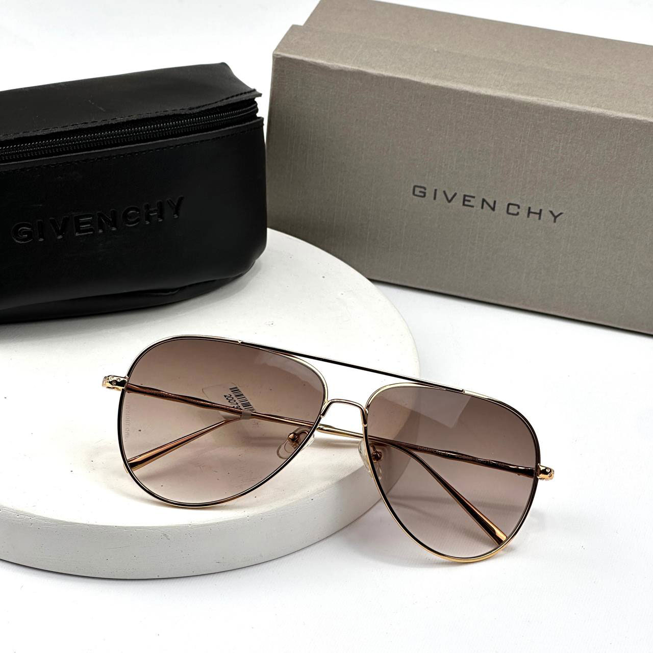 GIVENCHY – JGG90